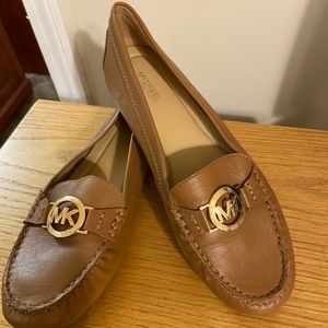 Womens size 8 tan Michael Kors flats. Never been worn